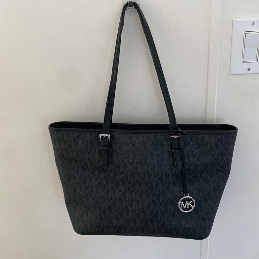 Michael kors black leather logo bag